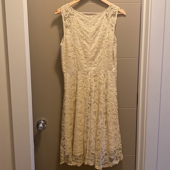 FS Collection bridesmaid lace dress in champagne - Picture 8 of 9